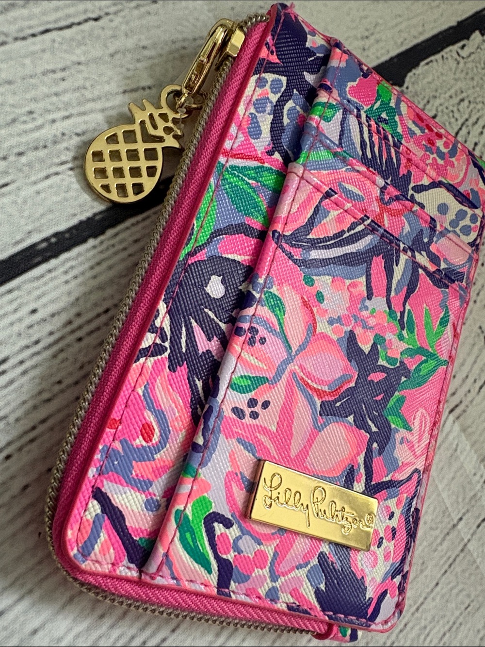Lilly Pulitzer Floral Zip Card Case w Pineapple 🍍 Charm -vibrant print - Picture 3 of 10
